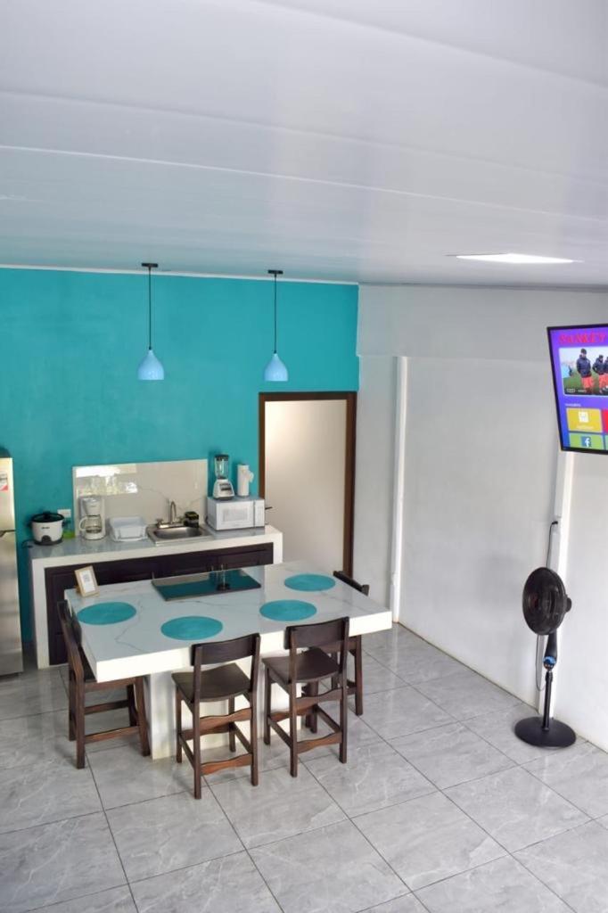 Cahuita Apartment By Angie Exterior foto